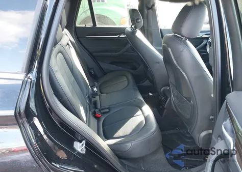 2018 BMW X1 xDrive28I z USA, uszkodzony, nr VIN WBXHT3C32J5K21866